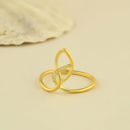 18K Gold Spiral Design Diamond Ring - LR40